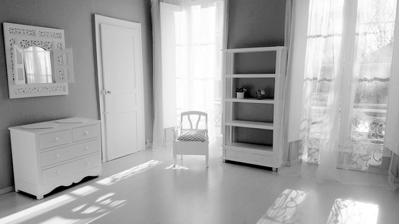 Chambre N°3 (b) donnant sur parc et piscine
